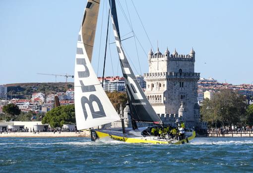 El «DongFeng» dio un recital de velocidad en el Tajo antes de partir hacia Ciudad del Cabo