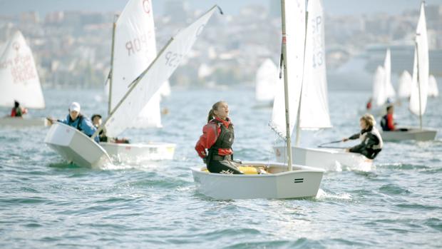 Álex Tormo manda en el Meeting Ciudad de Vigo de Optimist