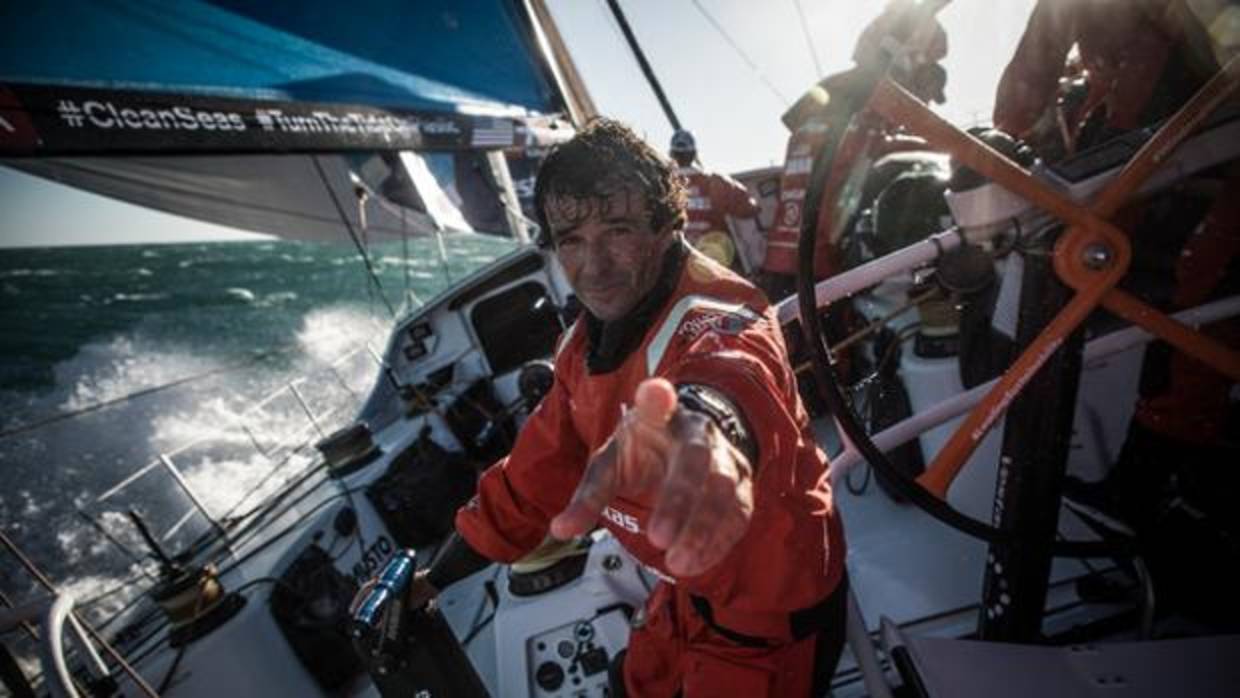 La flota ganando Oeste en busca del barlovento de Madeira