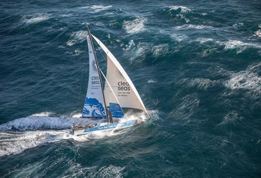 La flota ganando Oeste en busca del barlovento de Madeira