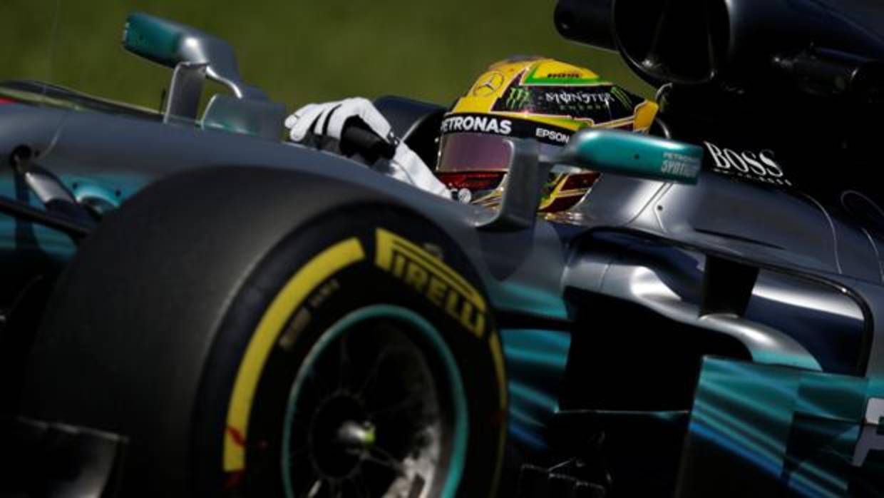 Lewis Hamilton, durante los primeros ensayos libres en Interlagos