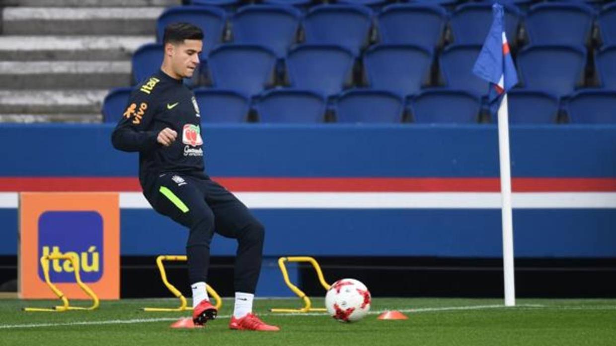 Coutinho durante un entrenamiento con la selección brasileña