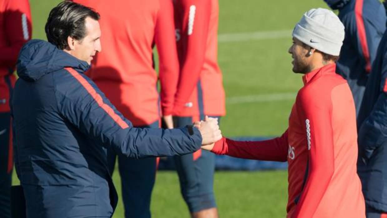 Emery y Neymar, en un entrenamiento del PSG