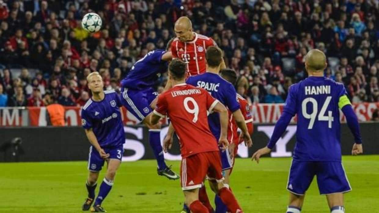 Tolisso le da el triunfo al Bayern en Bruselas tras mal primer tiempo