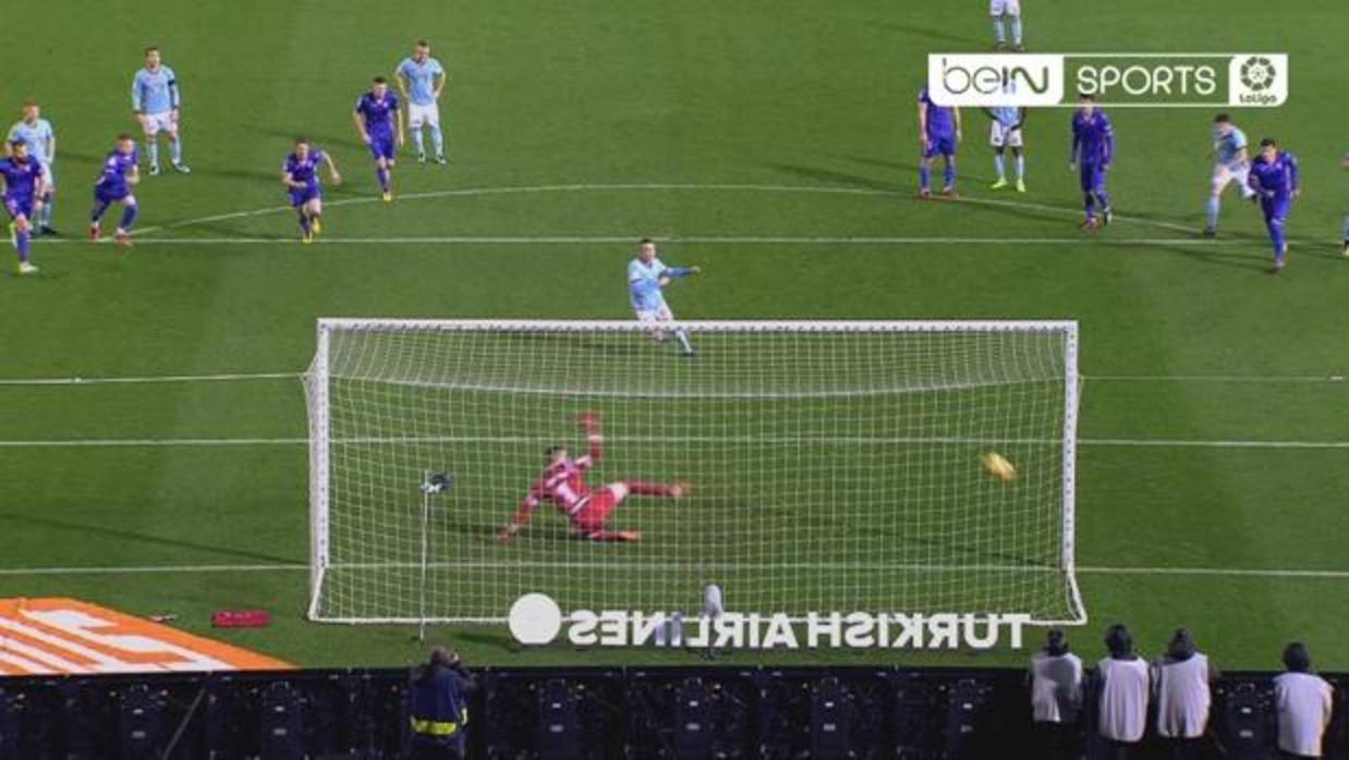 Aspas marca el penalti señalado a favor del Celta en el duelo de este viernes ante el Leganés