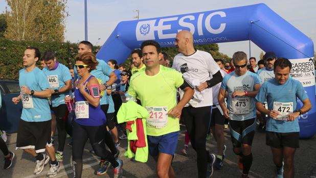 Compañerismo y mucho espíritu de superación en la II Carrera Empresas ESIC-ABC Sevilla