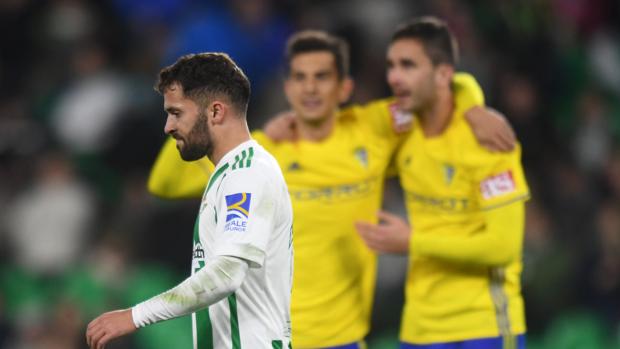 El Cádiz destroza al Betis de Setién y pasa a octavos de final