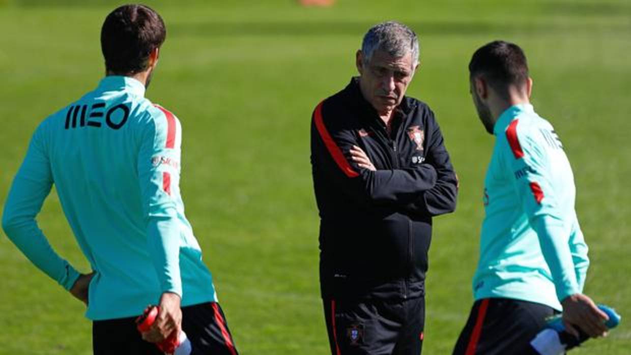 Fernando Santos, seleccionador portugués, durante una concentración