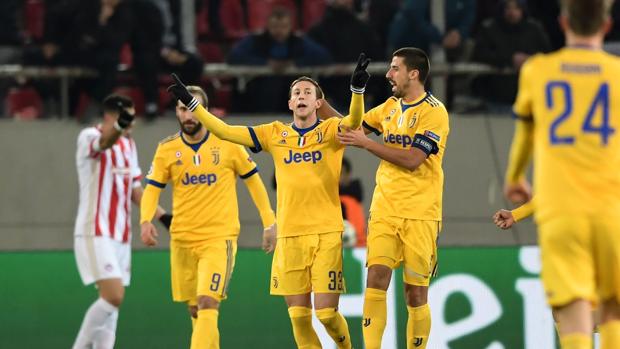 La Juventus vence en El Pireo y se clasifica como segunda