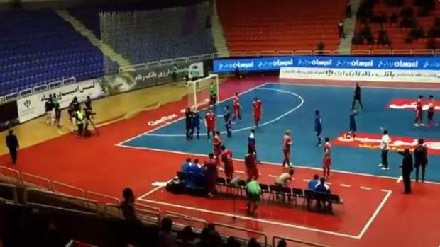 El gol que acabó a pelotazos