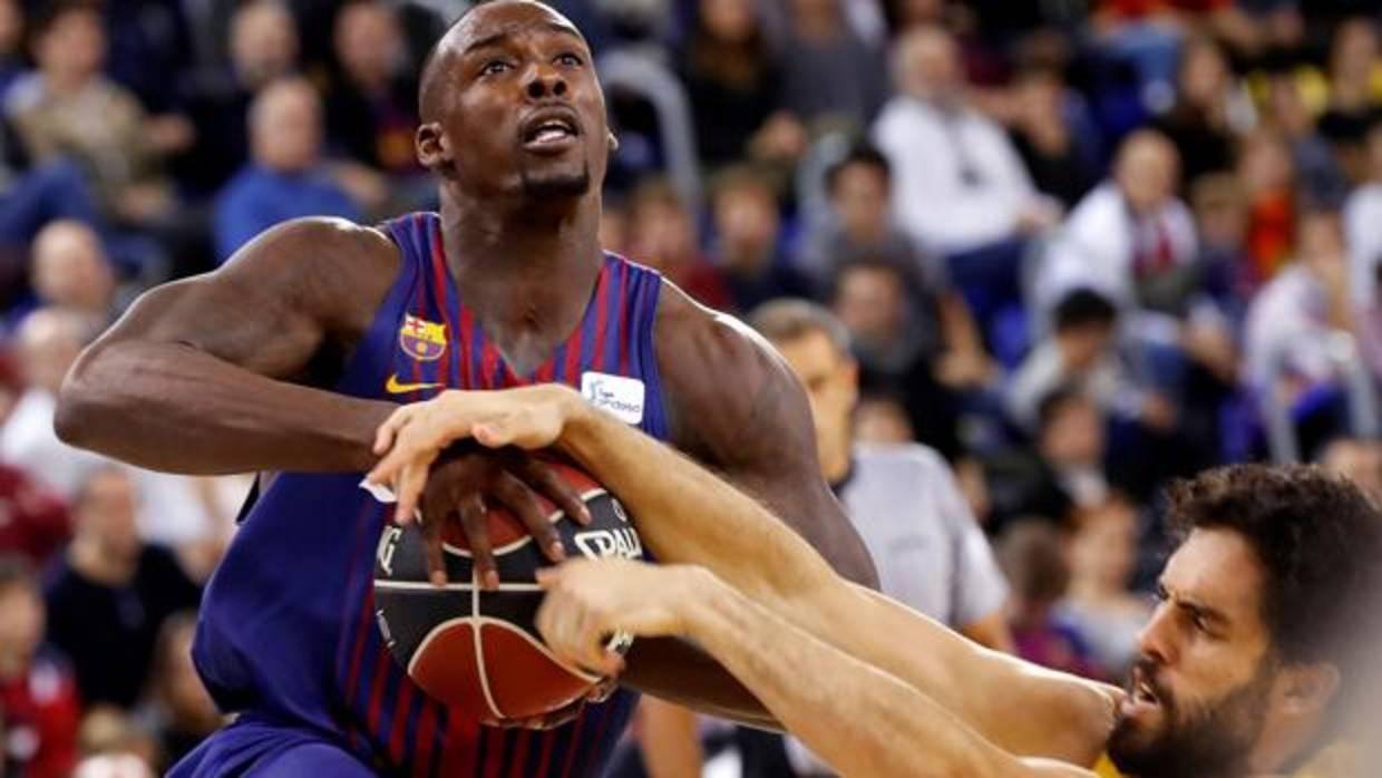 Rakim Sanders durante un partido del Barcelona