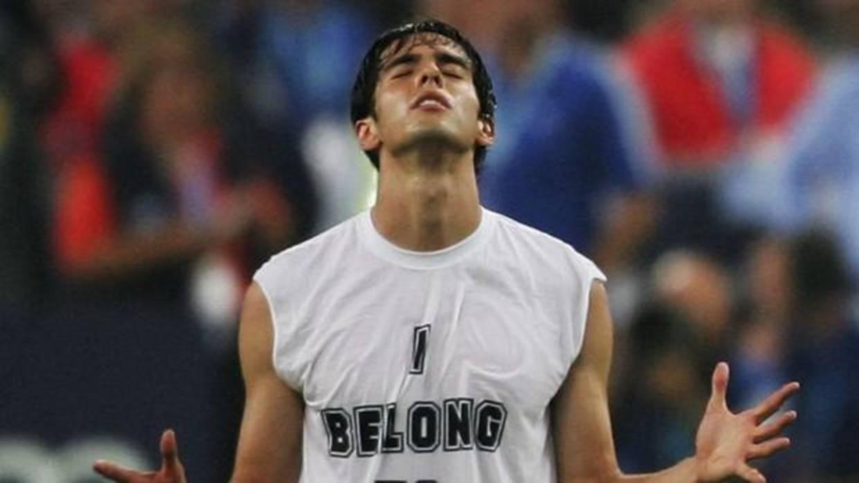 Kaká cuelga las botas y su clase