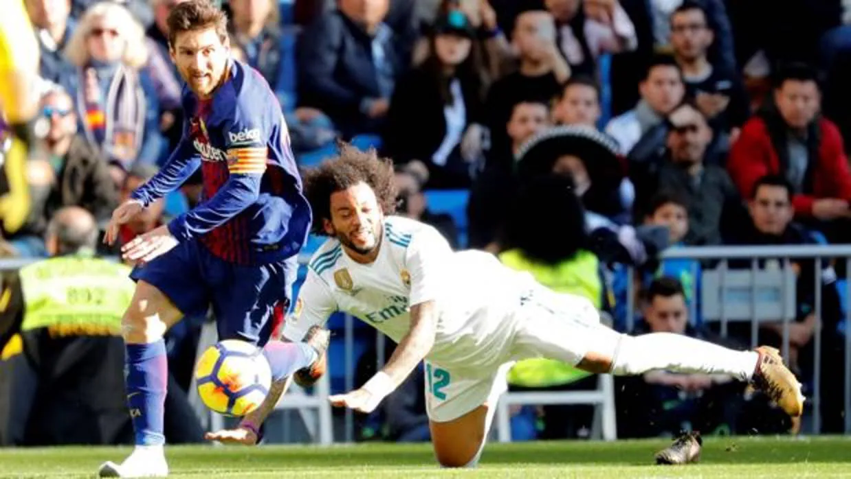 Messi, descanzo del pie derecho, se marcha de Marcelo