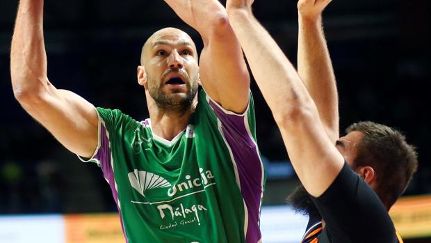 Unicaja supera al Valencia y se permite soñar con la Copa