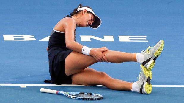 El susto de Garbiñe Muguruza acaba en retirada en Brisbane