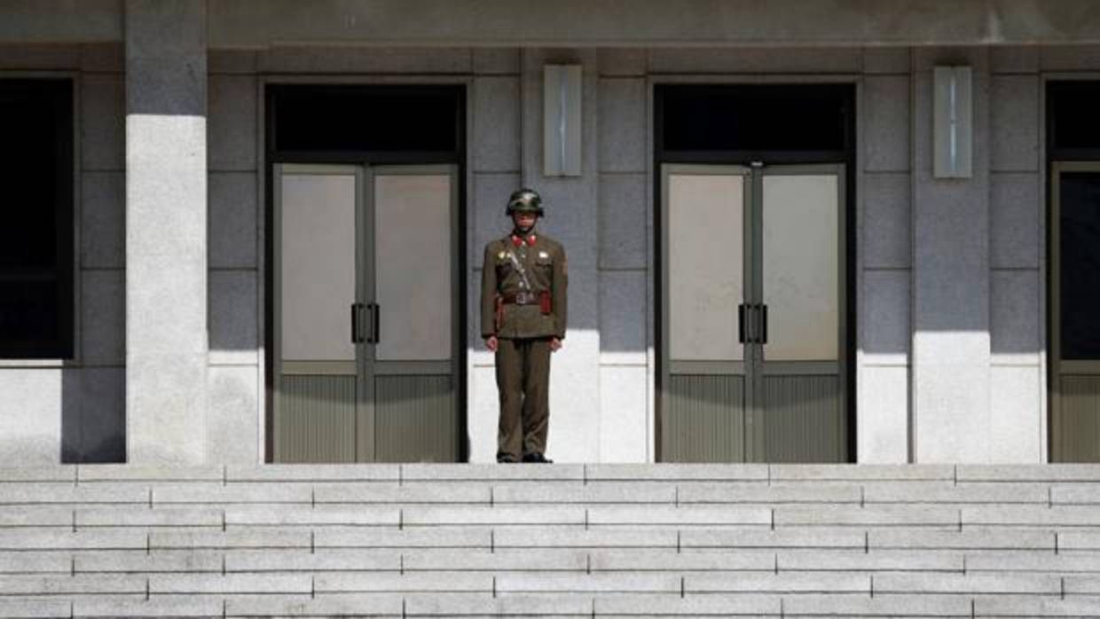 Soldado norcoreano en la Zona de Seguridad Conjunta en la frontera con Corea del Sur.