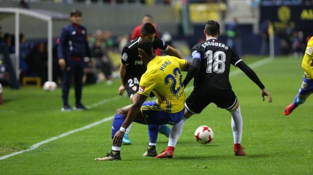 Cádiz CF-Sevilla FC (0-2) Rico, Banega y la medicina de las alas