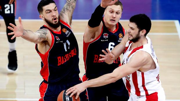 El Baskonia arrolla al Olympiacos con un tercer cuarto perfecto