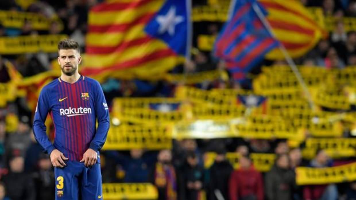 Gerard Piqué durante un partido del Barcelona en el Camp Nou