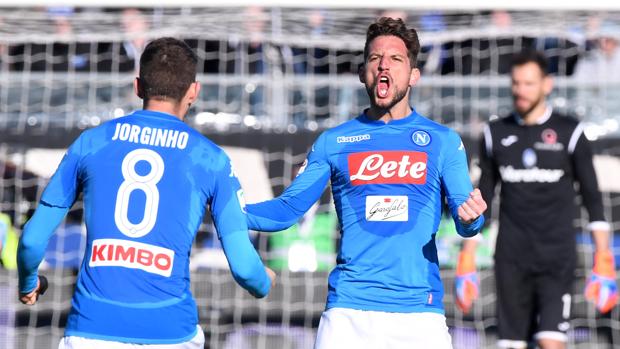 Mertens afianza el liderato del Nápoles