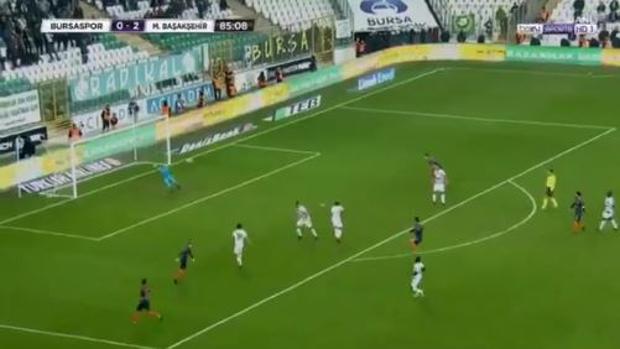 Golazo por la escuadra de Arda Turan en su estreno con el Basaksehir