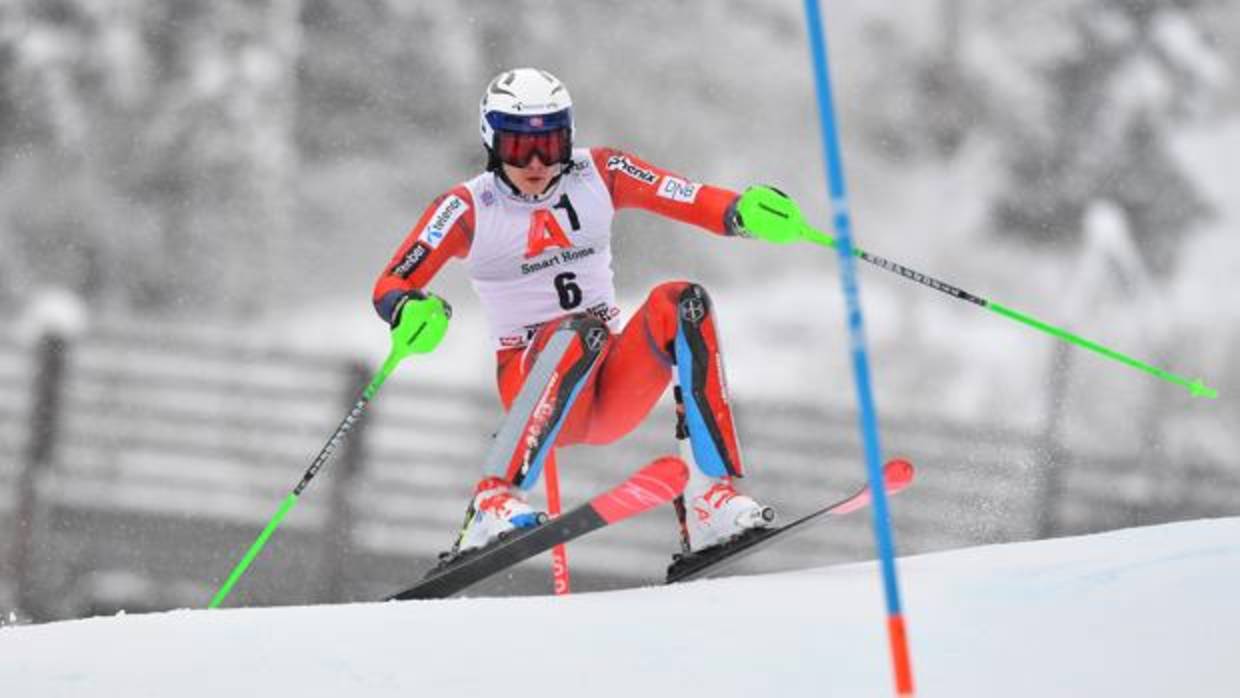 Lanzan bolas de nieve a un esquiador noruego para derribarle