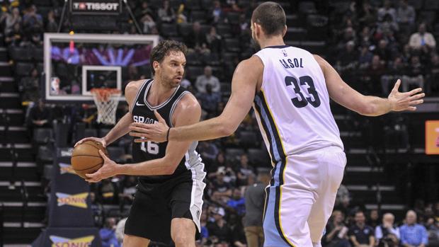 Pau Gasol se crece ante los Grizzlies y roza el triple-doble