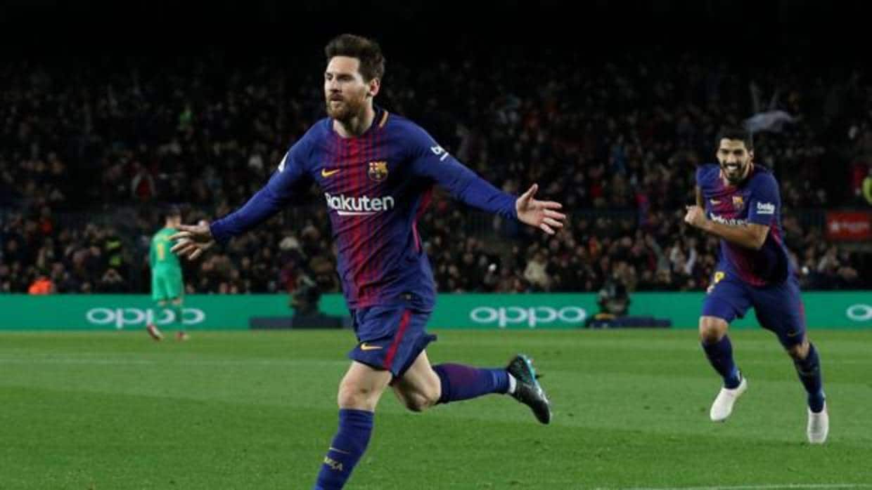 Messi celebra el tanto anotado en el Camp Nou frente al Alavés