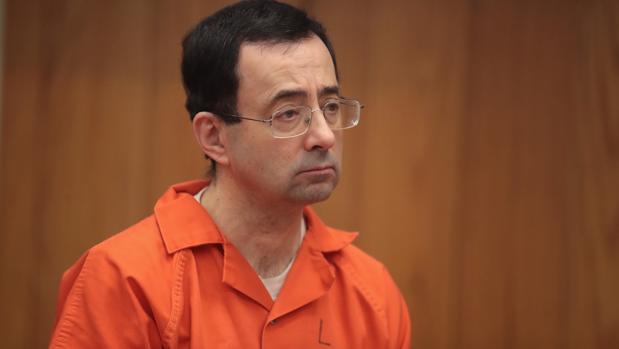 Entre 40 y 125 años más para el doctor Larry Nassar