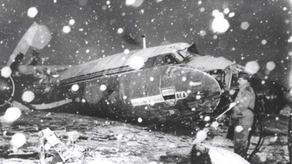 Fotografía de archivo fechada que muestra los restos del avión Airspeed Ambassador