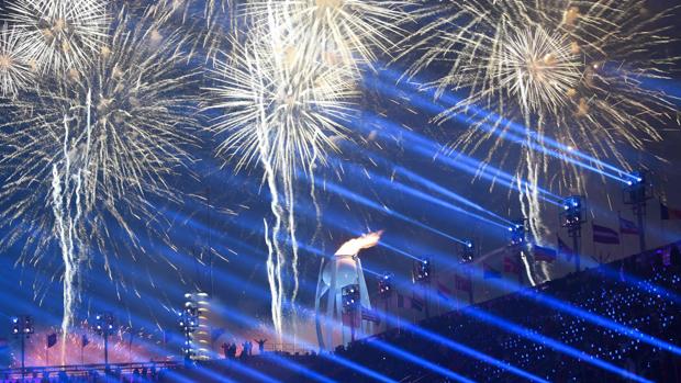 La llama olímpica ya ilumina los «Juegos de la Paz»