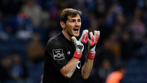 Casillas enerva a la afición del Sporting de Portugal