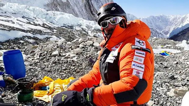 El desesperado último intento de Alex Txikon en el Everest