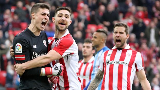 Kepa da aire al Athletic y entierra un poco más al Málaga
