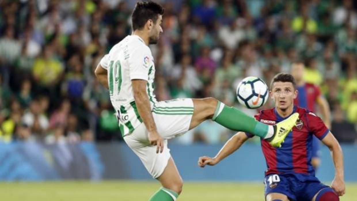 Un Betis superior agudiza la crisis del Levante