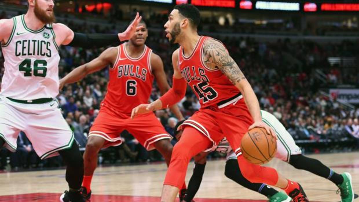 Denzel Valentine, de los Bulls, en un partido contra los Celtics