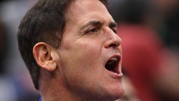 Mark Cuban niega las acusaciones de acoso sexual