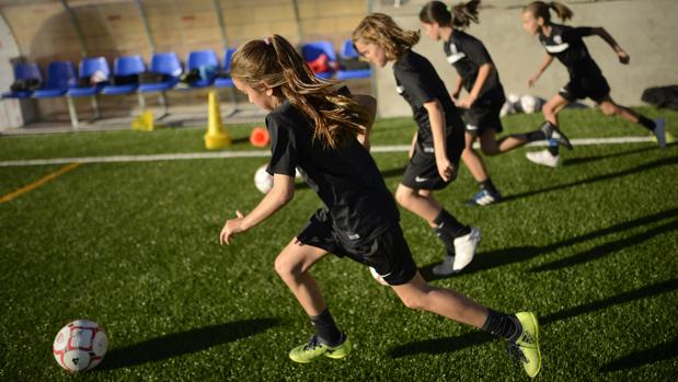 «Padres y madres van orgullosos a ver jugar a sus hijas al fútbol»