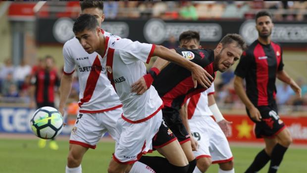 Un nuevo triplete de Raúl de Tomás da alas al Rayo Vallecano