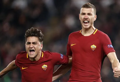 Dzeko celebra un gol de la Roma ante el Shakhtar en la Champions