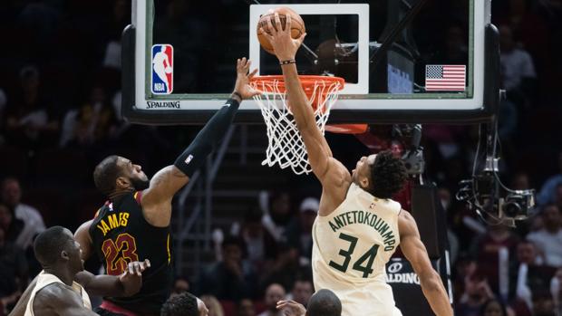 LeBron James, sin límites ante los Bucks