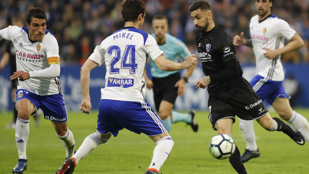 El Zaragoza se lleva el derbi aragonés y sueña con el ascenso directo