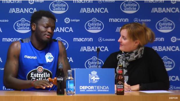 Muntari la lía con su respuesta a una periodista