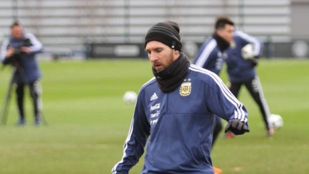 El increíble gol «maradoniano» de Messi en el entrenamiento