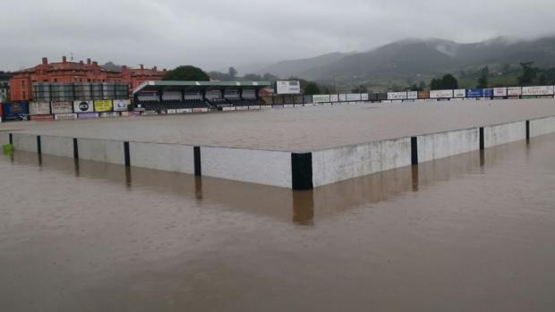 El agua cubre Les Caleyes, el estadio del Lealtad