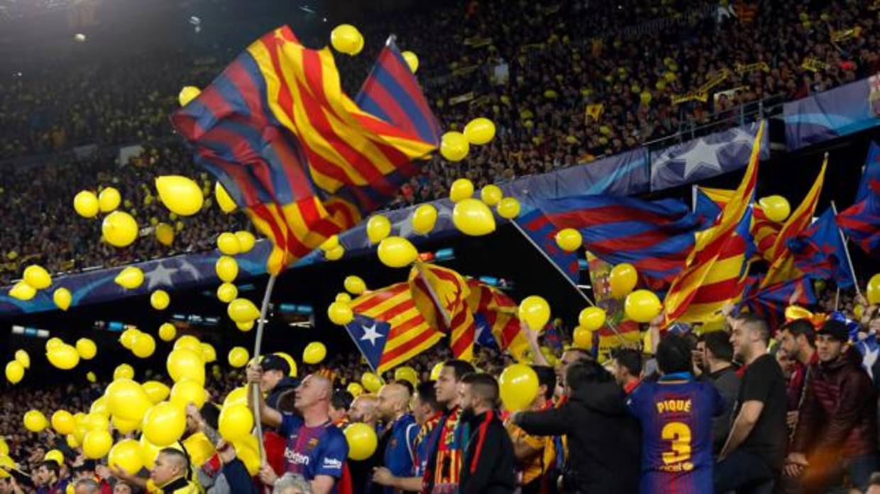 Globos amarillos en el Camp Nou