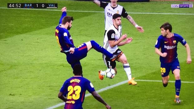 La doble acción polémica de Piqué