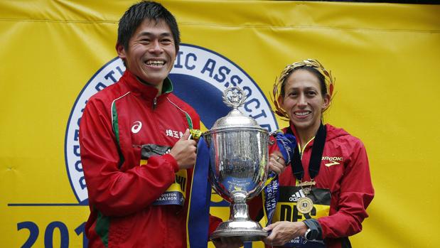 La lluvia y el frío hunden a los africanos y consagran a Kawauchi y Linden