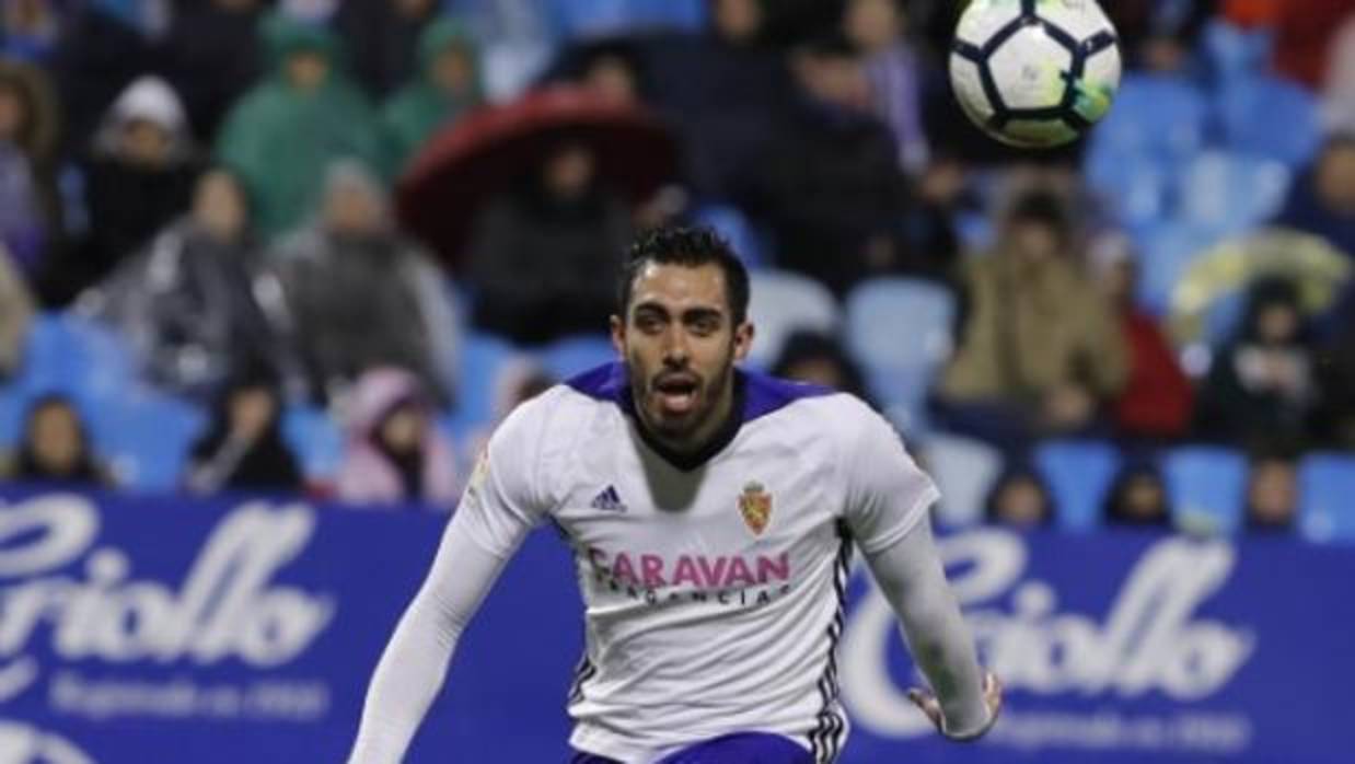 El Zaragoza gana al Almería y se aferra a los playoffs
