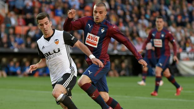 Fútbol vibrante sin premio en Mestalla